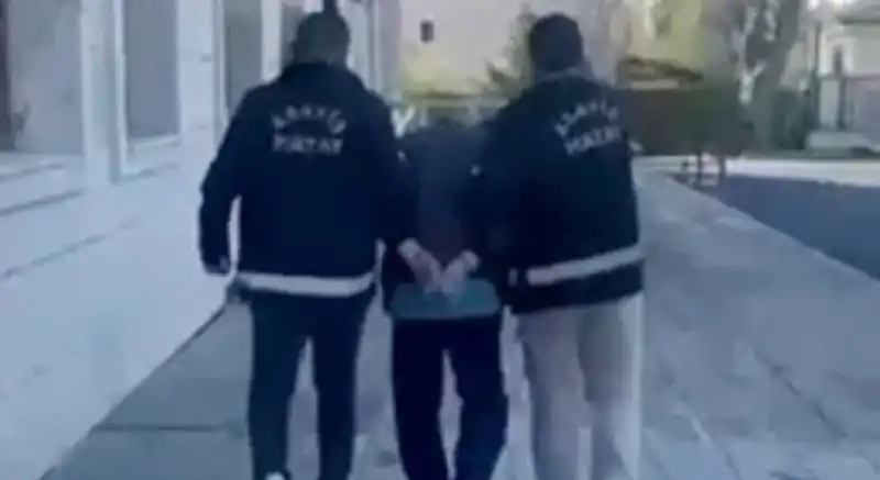 Firari 2 Dolandırıcı İstanbul’da Yakalandı!