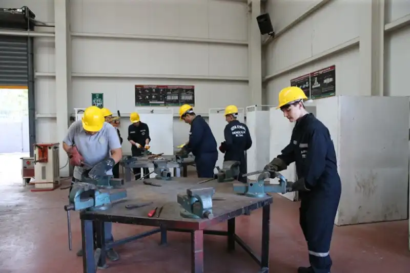 Hatay'da Bot Ve Fiber Tekne Tasarlayan Liseliler Bosphorus Boat Show'a Hazırlanıyor