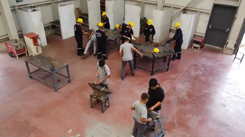 Hatay'da Bot Ve Fiber Tekne Tasarlayan Liseliler Bosphorus Boat Show'a Hazırlanıyor