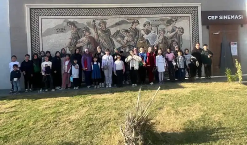 Hassalı Çocuklara Gezi Ve Sinema Etkinliği