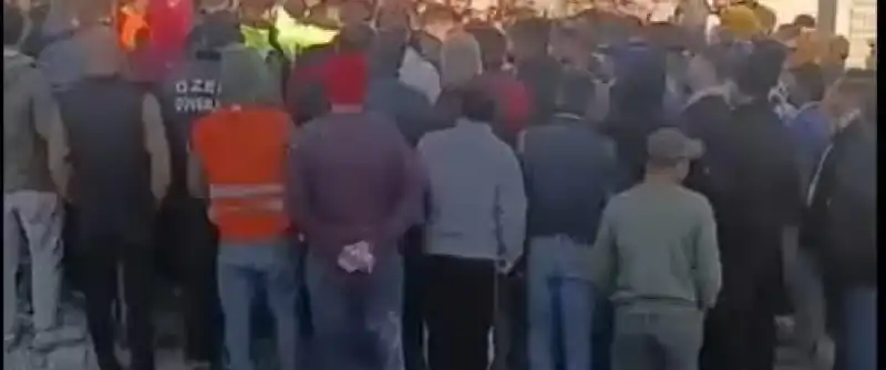 Defne’de Şantiyede Su Ve Yemek Krizi: İşçiler İş Bıraktı