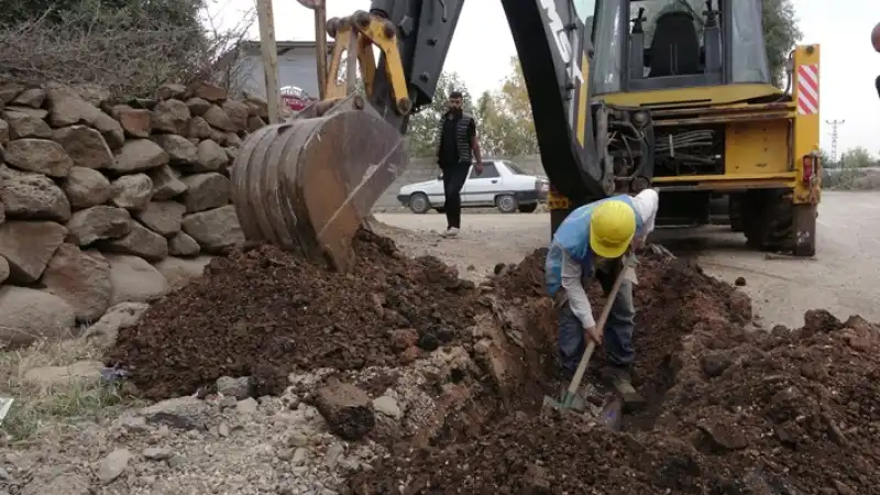 Kırıkhan’da Sürekli Arıza Yapan 25 Yıllık Su Hattı Yenilendi