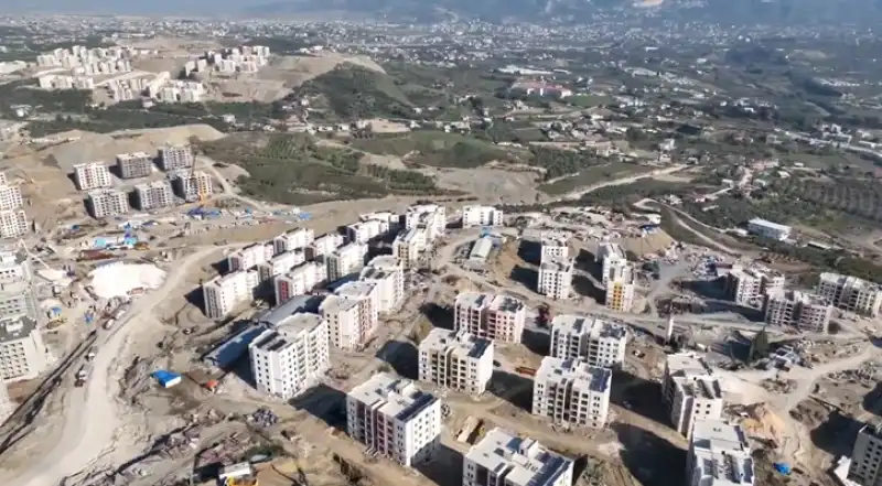 Hatay Defne'de Afet Konutlarının Ve Ticaret Merkezlerinin Yapımı Sürüyor