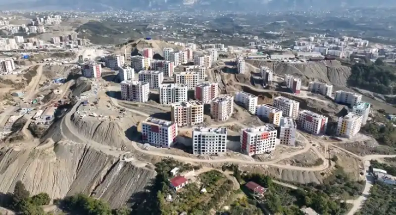 Hatay Defne'de Afet Konutlarının Ve Ticaret Merkezlerinin Yapımı Sürüyor