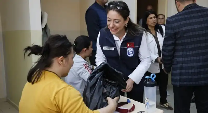 HBB’den özel öğrencilere Kıyafet Ve Mont Desteği