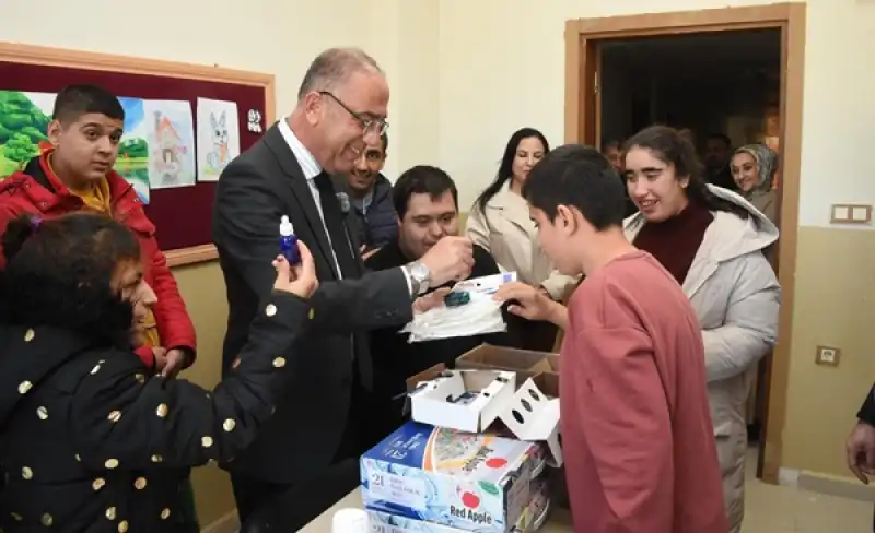 Deprem Sonrası Eşyaları Kaybolan Okula Ekipman Desteği