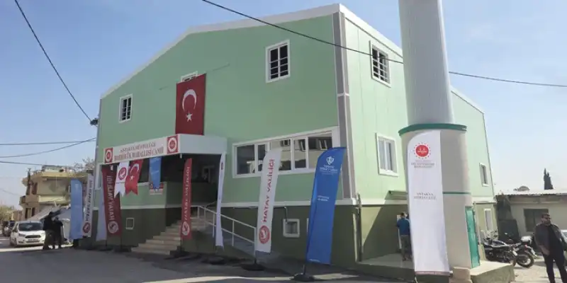 Hatay'da Hayırseverlerin Desteğiyle Yeniden Yaptırılan Cami Ibadete Açıldı