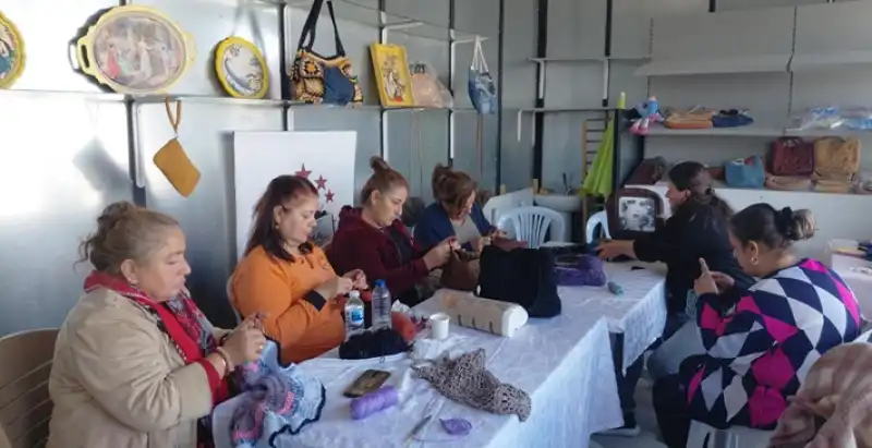Samandağ'da Kurulan Atölyede Kadınlar Hem üretiyor Hem Sosyalleşiyor 