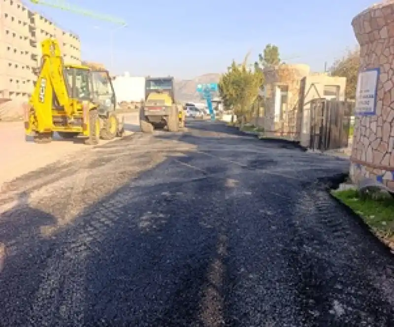 Defne’de Okul önlerinde Yol çalışması