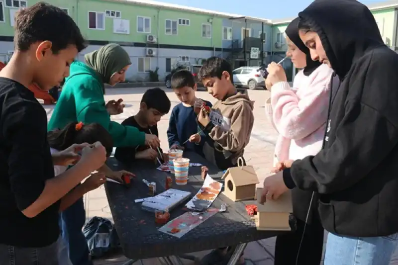 Bolu'dan Hatay'a Giden üniversite öğrencileri çocuklarla Oyun Oynadı 