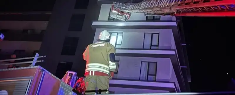 Belen’de 7 Katlı Binada Yangın: 2 Ölü, 14 Yaralı