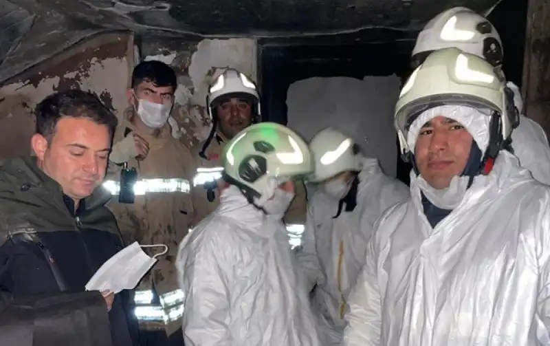 Belen’de 7 Katlı Binada Yangın: 2 Ölü, 14 Yaralı