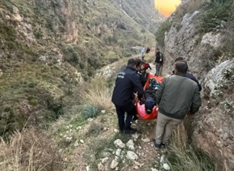 Hatay'da Dağda Mahsur Kalan Kişi Kurtarıldı