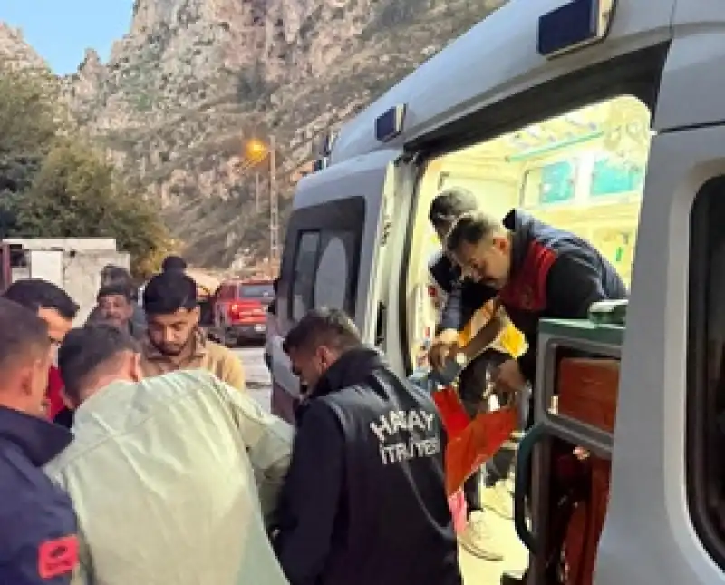 Hatay'da Dağda Mahsur Kalan Kişi Kurtarıldı