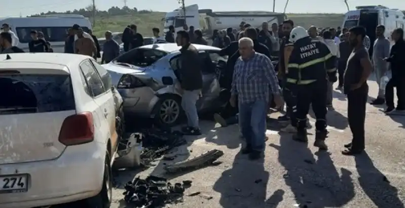 Hatay'da 4 Aracın Karıştığı Zincirleme Kazada 7 Kişi Yaralandı