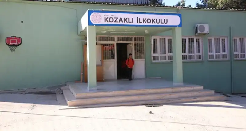 Tutku öğretmen Görev Yaptığı 17 öğrencili Okulu Azmiyle Güzelleştirdi