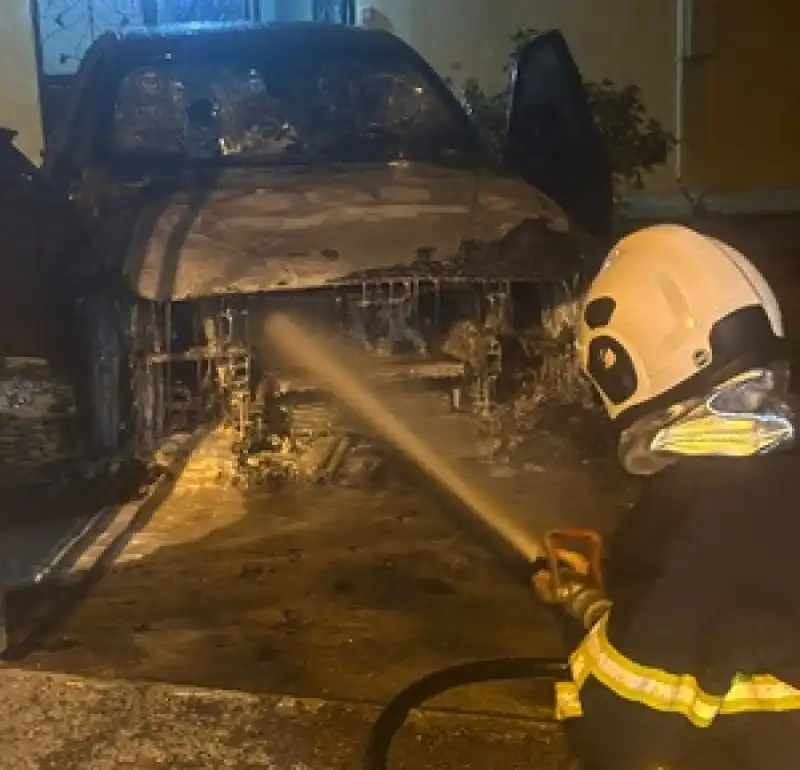 Reyhanlı'da Park Halindeki Otomobil Yandı