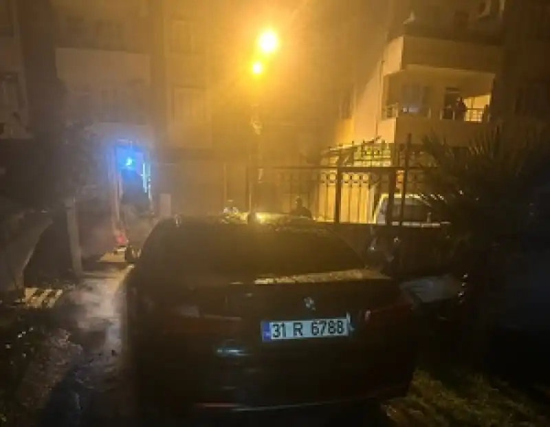 Reyhanlı'da Park Halindeki Otomobil Yandı