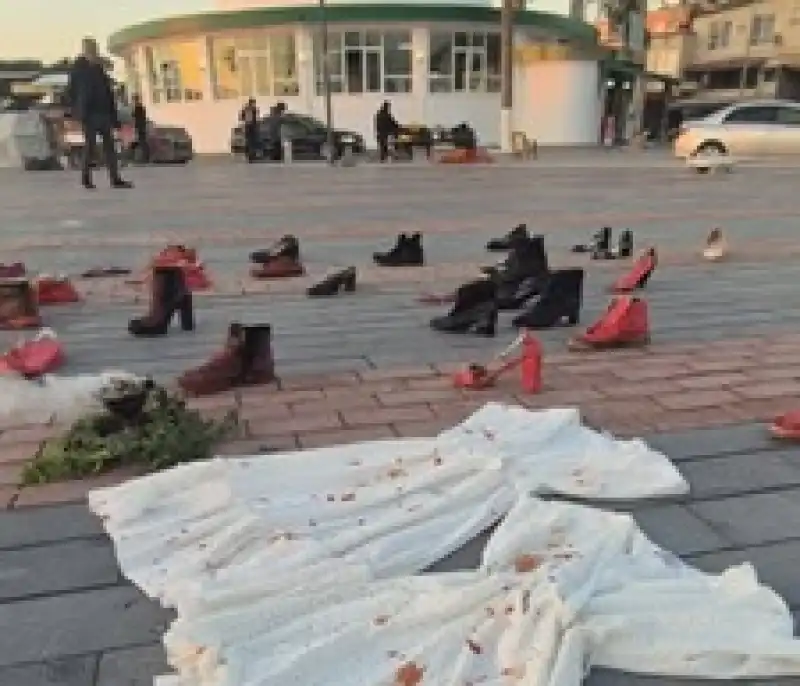 Kırmızı Ayakkabılarla Çığlık: ‘Kadına Şiddete Hayır’
