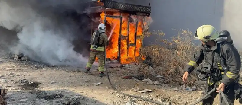 Antakya'da Taksi Durağında çıkan Yangın Söndürüldü