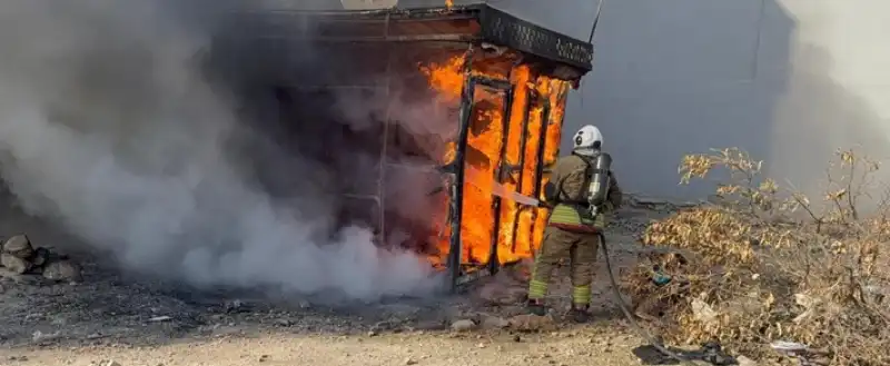 Antakya'da Taksi Durağında çıkan Yangın Söndürüldü