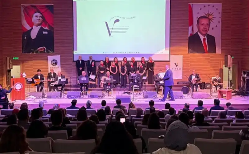 Vitem Türk Müziği Topluluğu Ayakta Alkışlandı 