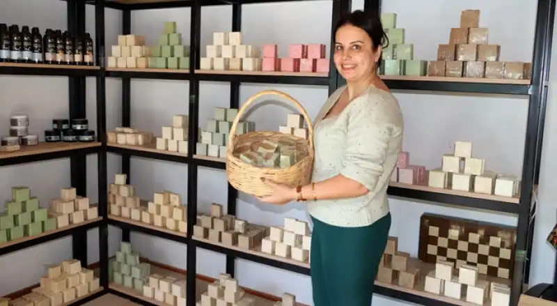 Doğal Defne Sabununa Kadın Dokunuşu