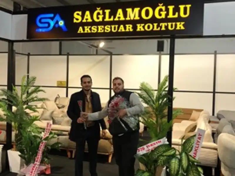 Bülent Çıldır’dan Fuar Sürprizi: Binlerce Karanfil Dağıtarak Moral Oldu
