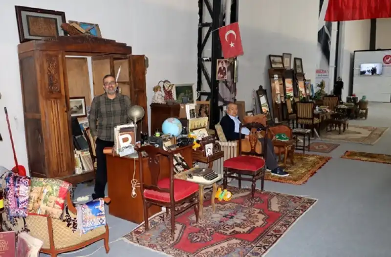 Mobilya Fuarında Geçmişe Yolculuk: Nostaljik Dükkan Büyüledi