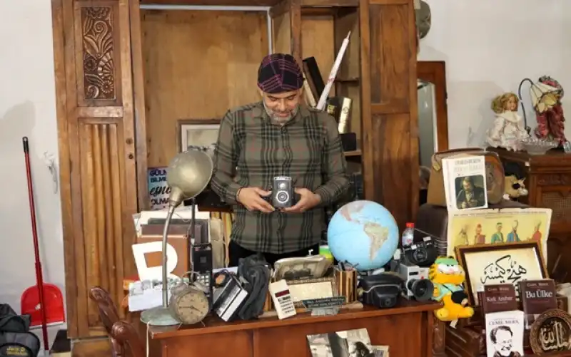 Mobilya Fuarında Geçmişe Yolculuk: Nostaljik Dükkan Büyüledi