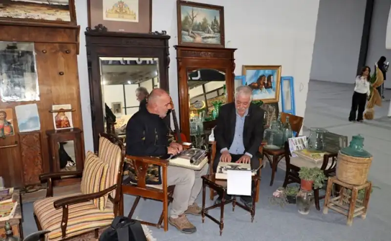 Mobilya Fuarında Geçmişe Yolculuk: Nostaljik Dükkan Büyüledi