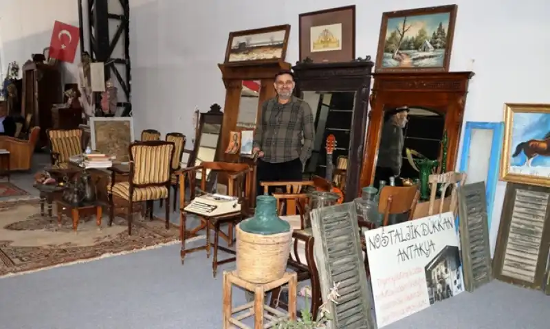 Mobilya Fuarında Geçmişe Yolculuk: Nostaljik Dükkan Büyüledi