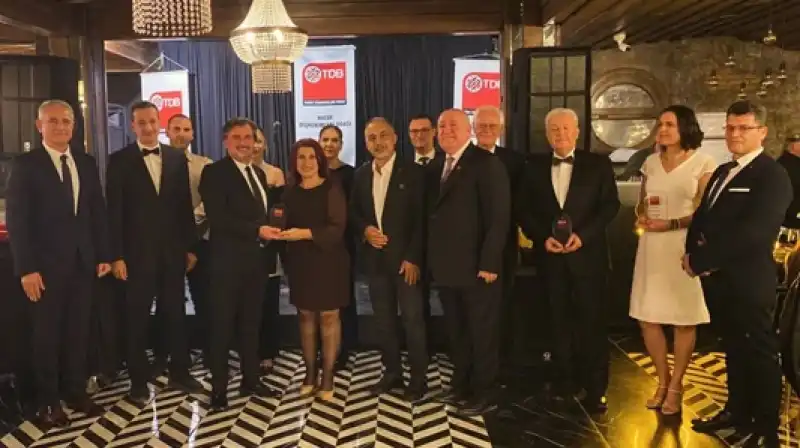 HDHO’da Gala Gecesinde Duayenlere Plaketleri