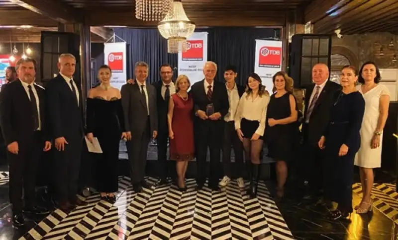 HDHO’da Gala Gecesinde Duayenlere Plaketleri