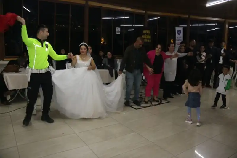 Hatay'da Down Sendromlu Ezgi'nin Gelinlik Giyme Hayali Gerçek Oldu