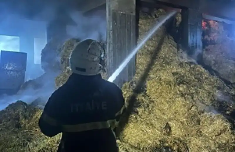 Samandağ’da Samanlık Kül Oldu!