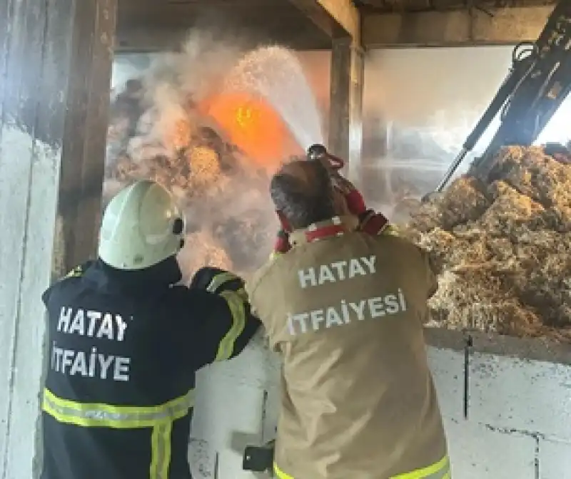 Samandağ’da Samanlık Kül Oldu!