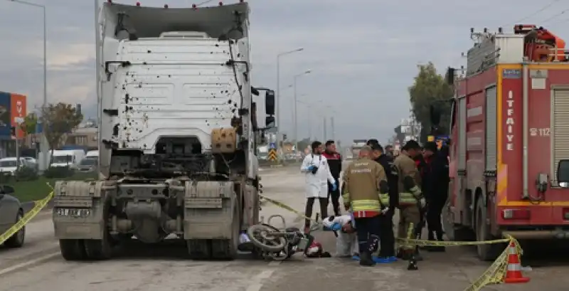 Hatay'da Tırla çarpışan Motosikletteki Anne Ve Bebeği öldü, 3 Kişi Yaralandı