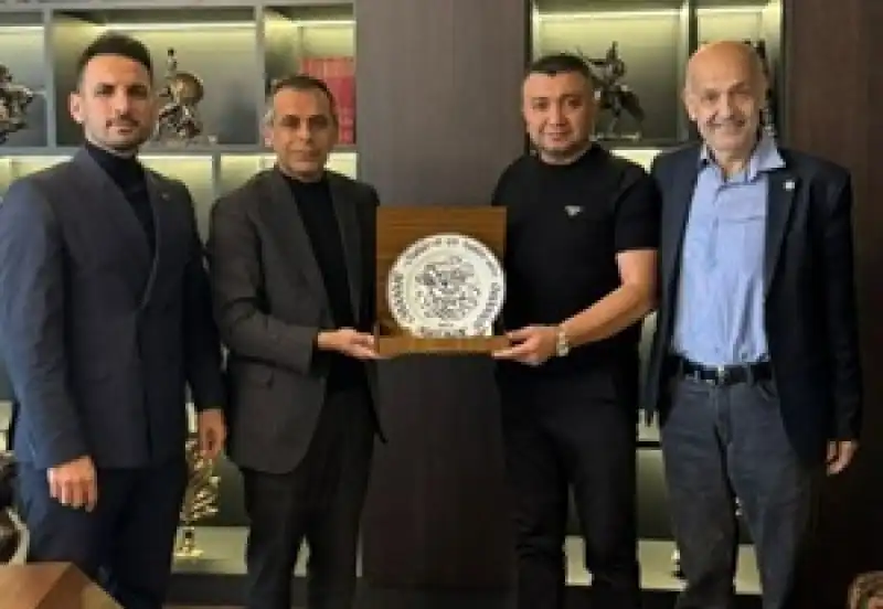 HATKON'dan Özyurt’a Teşekkür Plaketi