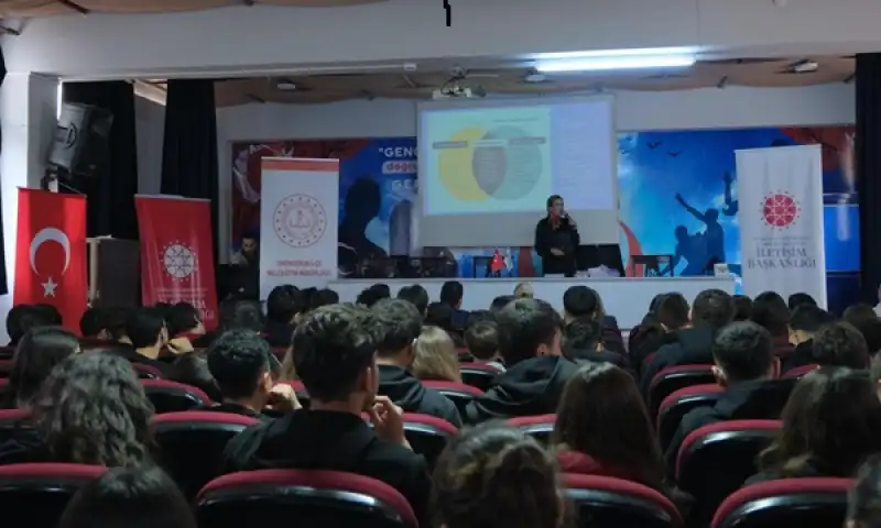 Dezenformasyonla Mücadele Kapsamında  Öğrencilere Farkındalık Eğitimi Verildi