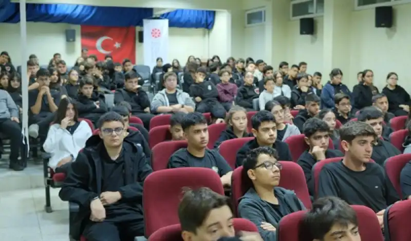Dezenformasyonla Mücadele Kapsamında  Öğrencilere Farkındalık Eğitimi Verildi