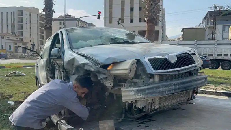 Hatay'da Iki Aracın çarpıştığı Kazada 5 Kişi Yaralandı
