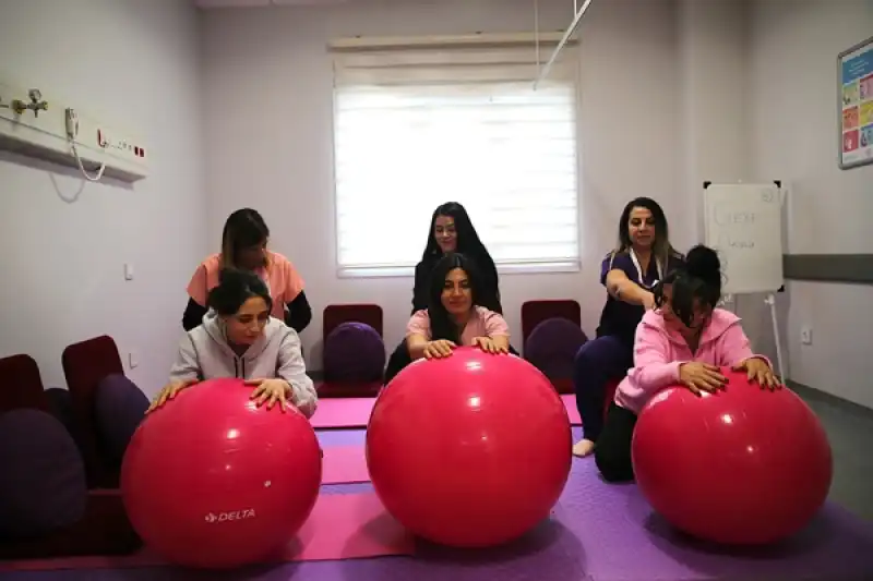 Hatay'da Anne Adayları Doğum Korkularını Gebe Okulundaki Eğitimlerle Aşıyor