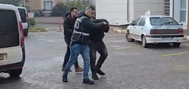 Canavar Dayı, Yeğenini Okul Çıkışı Kaçırmış!