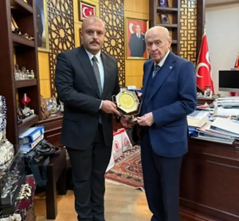 Lider Bahçeli’ye Cumhuriyetin 10. Yılına Uzanan Tarihî Armağan