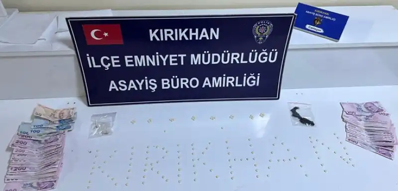 Kırıkhan Ilçesinde 148 Uyuşturucu Hap Ele Geçirildi 