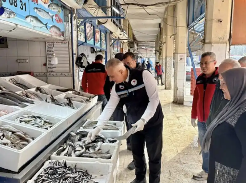 Balıkların Boyunu Ölçtü!!