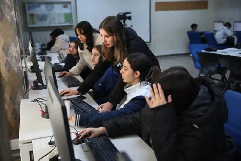 Hatay'da Gazete çıkaran Liseliler Mürekkep Kokusunu Okul Sıralarında Deneyimliyor