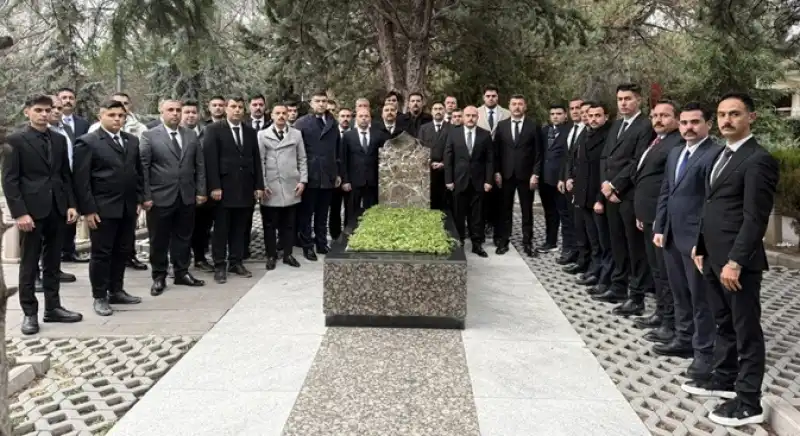 Evlatları Başbuğlarının Mezarını Ziyaret Etti