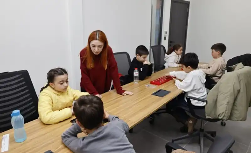 Büyükşehir Bilim Merkezinin Ilk öğrencileri 